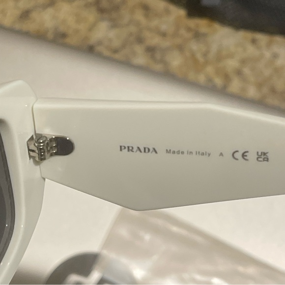 BRAND NEW AUTHENTIC PRADA SUNGLASSES - Picture 7 of 10